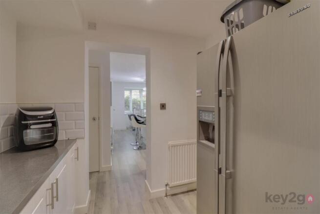 4 bed Detached for sale Image 8
