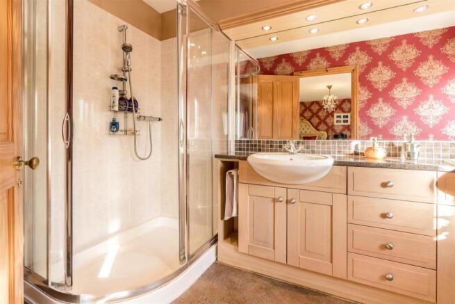 Master En-Suite