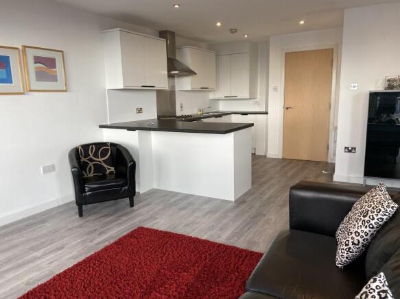 2 bed Apartment to rent Image 8
