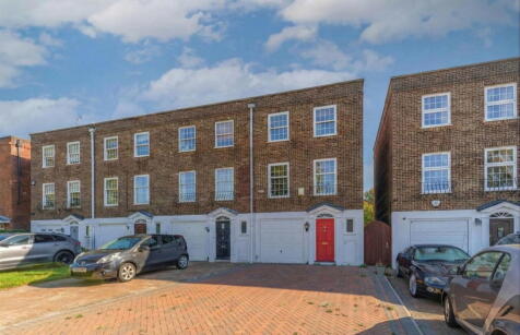 Wellington Road, Bush Hill Park, Enfield, EN1 2PB