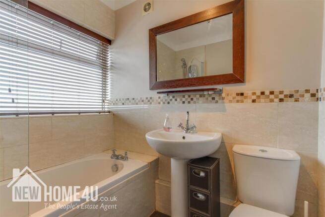 FAMILY BATHROOM: