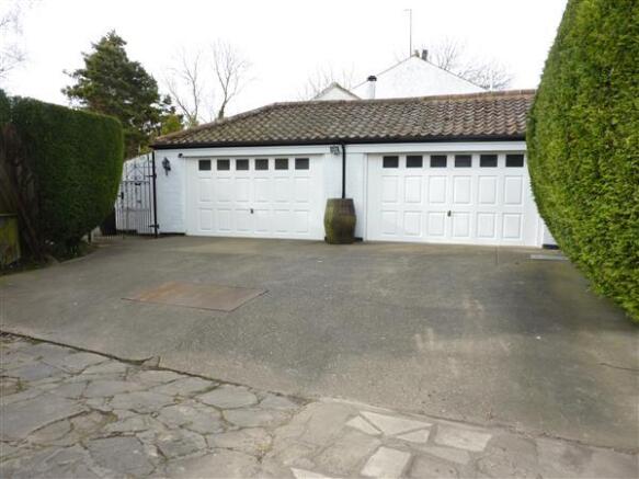 DOUBLE GARAGE