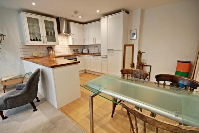 101 QMH - Dining-kitchen