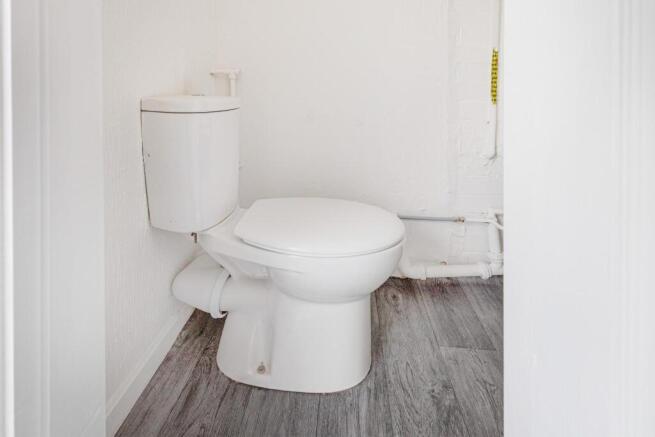 2 bed Ground Flat to rent Image 11