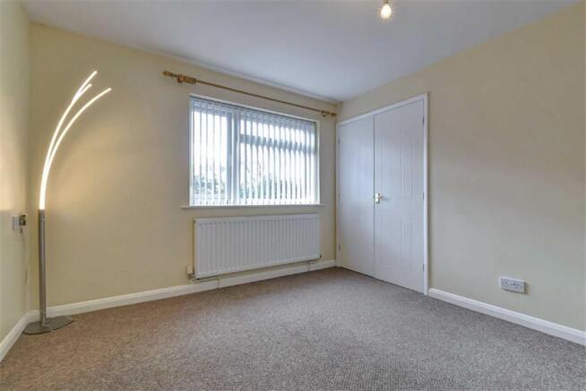 Bedroom (alternative view)