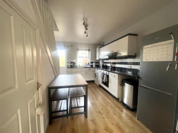 kitchen 9HR.jpg