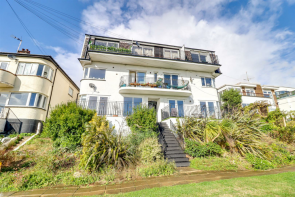 Flat 7, Chalkwell Bay Flats, Undercliff Gardens, Leigh-on-sea SS9 1EA