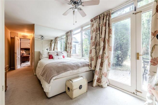 4 bed Semi-Detached for sale Image 4