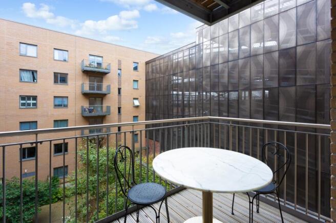 3 bed Apartment for sale Image 8