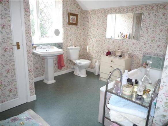 BATHROOM/WC