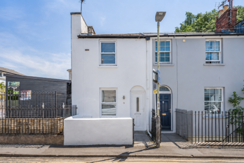 Gloucester Place, Cheltenham, GL52