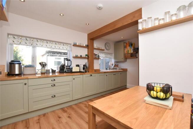 3 bed Semi-Detached for sale Image 10
