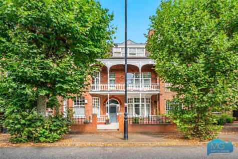 Queens Avenue, London, N10