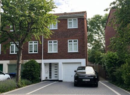 Riversdell Close, Chertsey, Surrey.