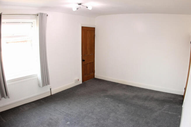 Main Bedroom (Rear)