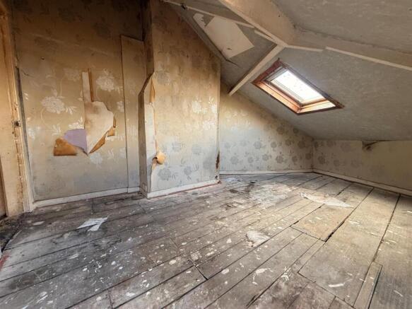 4 bed House for sale Image 6