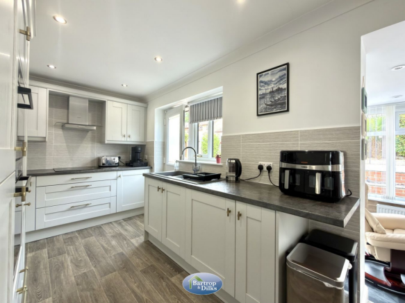 3 bed Detached Bungalow for sale Image 11