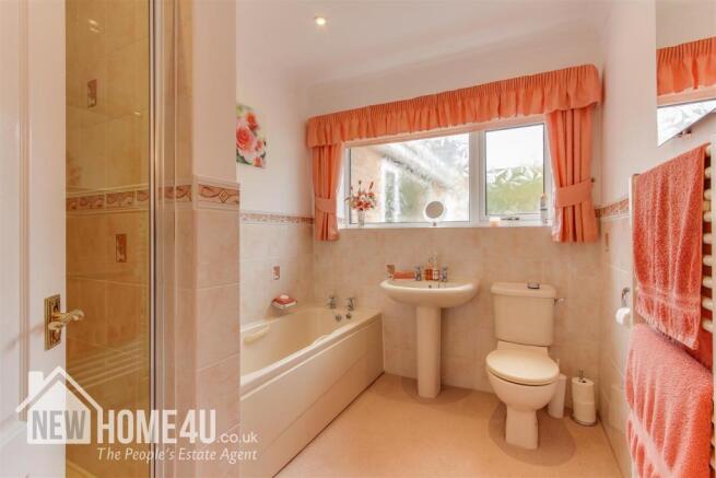 FAMILY BATHROOM: