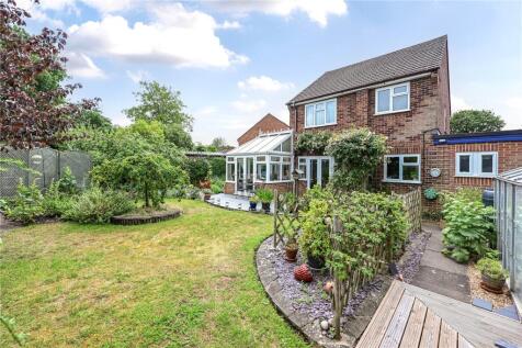 Carlyon Close, Mytchett, Camberley, Surrey, GU16