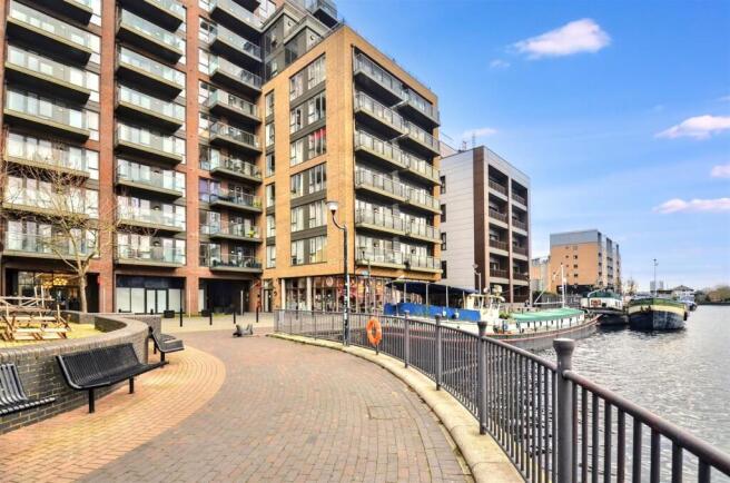 Property For Sale at Isle of Dogs, E14 By Barrain 
