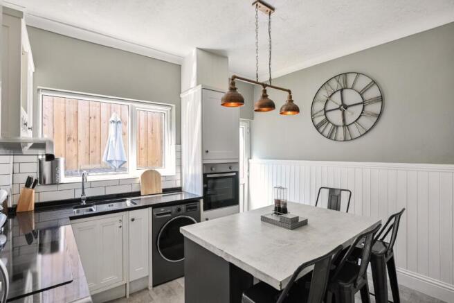 3 bed Semi-Detached to rent Image 4