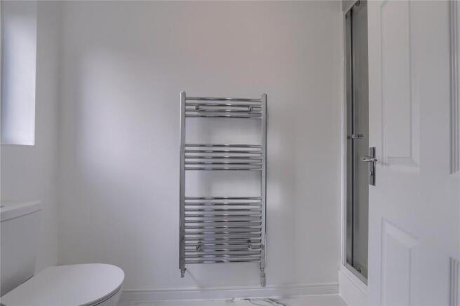 4 bed Detached to rent Image 8