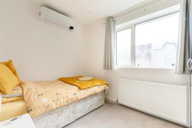 8640608-interior18.jpg
