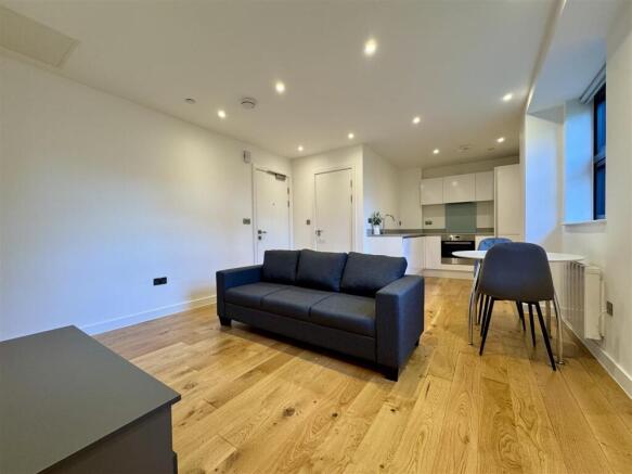 Living Room Pic 8.jpeg