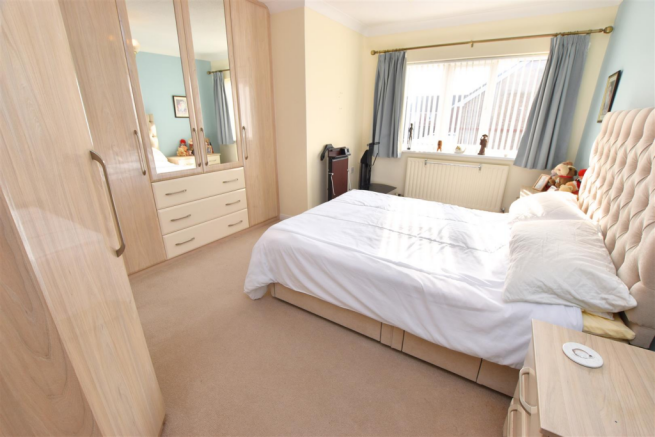 DOUBLE BEDROOM