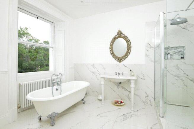 Main En Suite