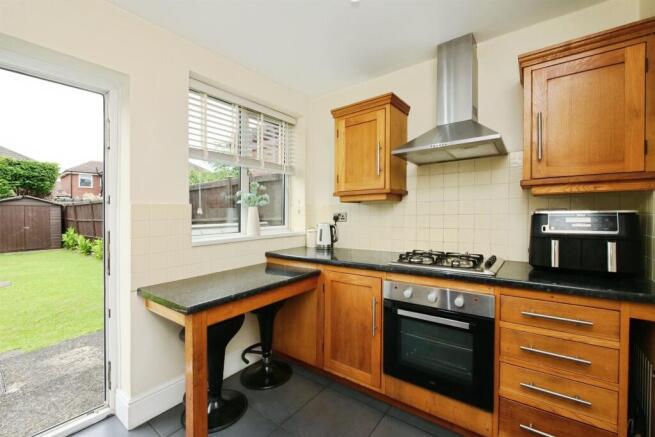 3 bed Semi-Detached for sale Image 5