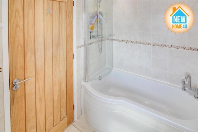 FAMILY BATHROOM: