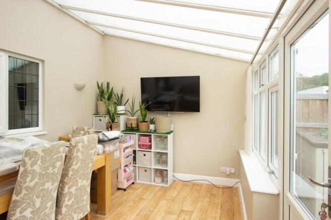 3 bed Semi-Detached to rent Image 6