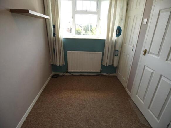 Frobisher Crescent, Staines-Upon-Thames, Middlesex, TW19 photo 4