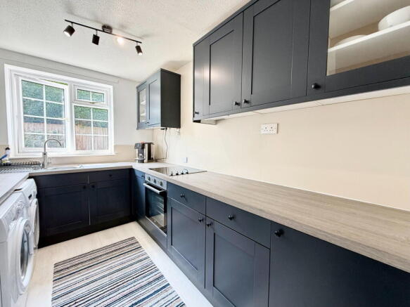 2 bed Flat for sale Image 6
