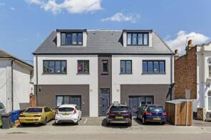 Flat 6, 4 Vivienne House, Hutton Grove, North Finchley, London N12 8DT