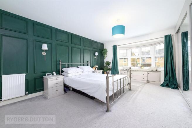 5 bed Detached for sale Image 9