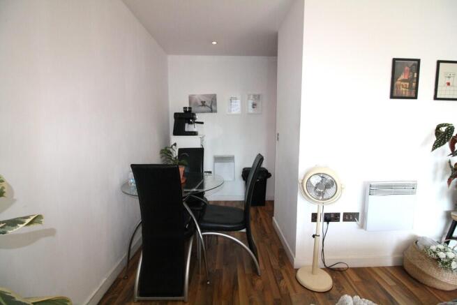 2 bed Apartment to rent Image 7