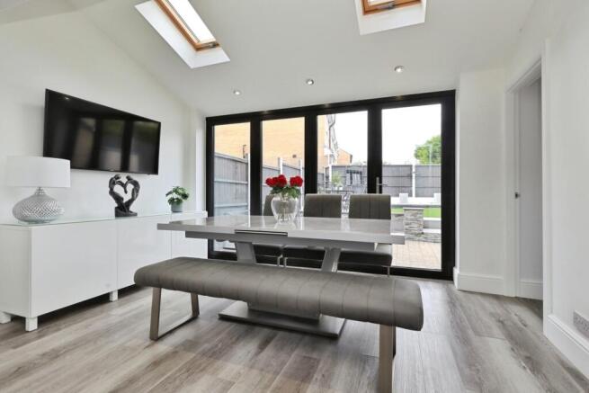 4 bed Semi-Detached for sale Image 8