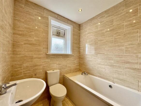3 bed Terraced for sale Image 4