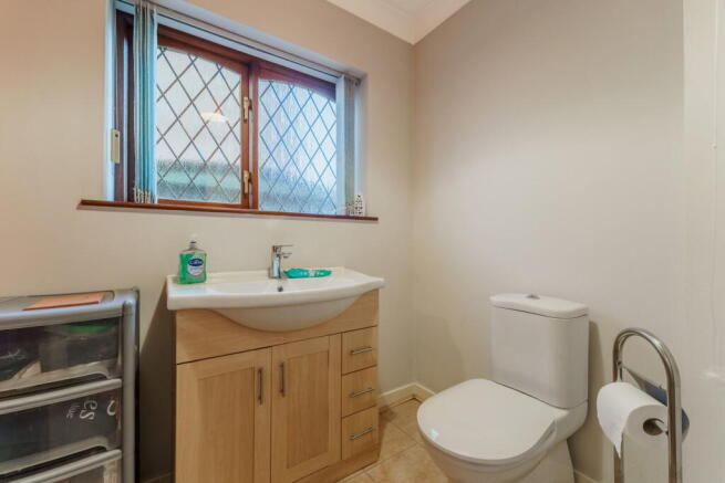 4 bed Detached for sale Image 10