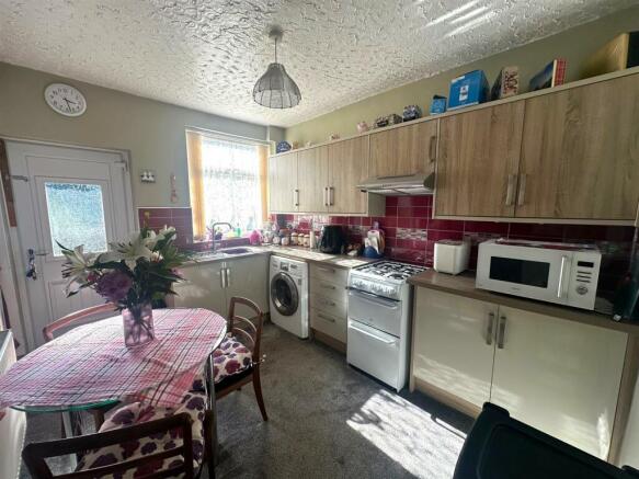 kitchen 1.jpg