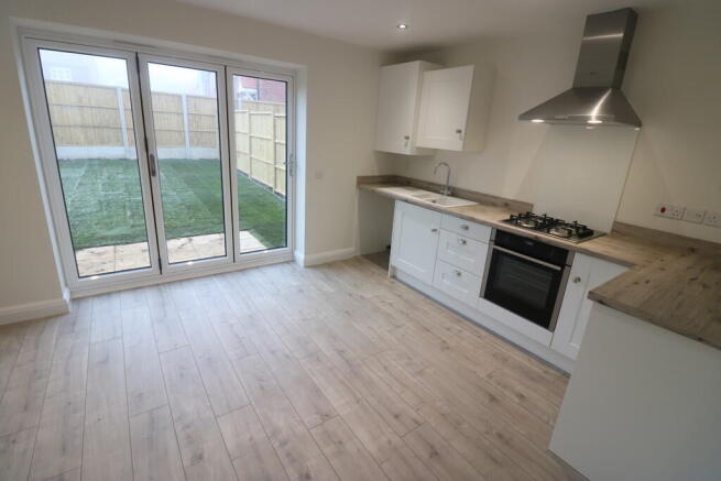 3 bed Semi-Detached to rent Image 5