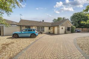 2, Lawton Avenue, Carterton OX18 3JZ