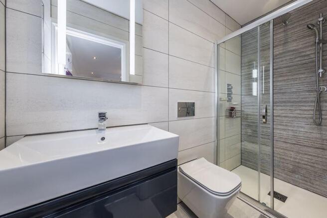 EN SUITE