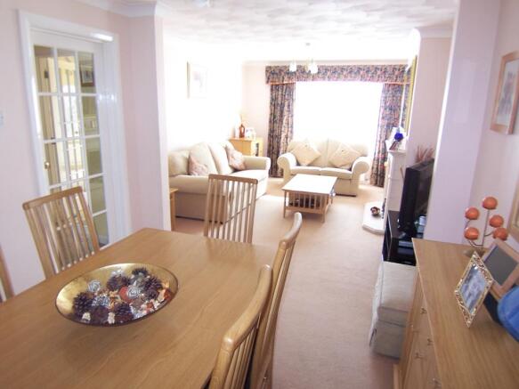 LOUNGE/DINER