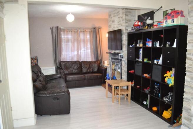 LOUNGE/DINING ROOM