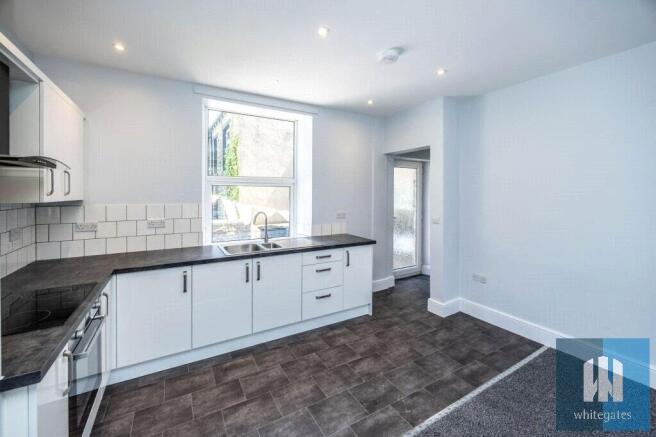 2 bed Terraced to rent Image 6