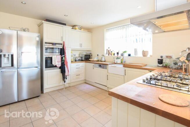 4 bed House for sale Image 8
