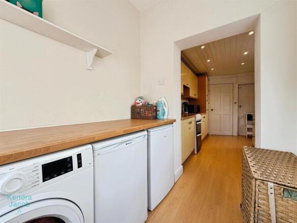 3 bed Semi-Detached for sale Image 7